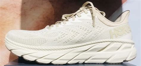 how to wash white hokas.